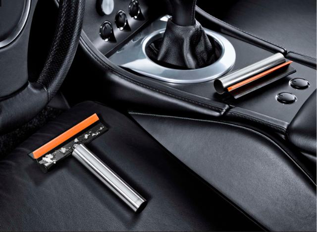 Foldable ice scraper