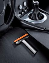 Foldable ice scraper