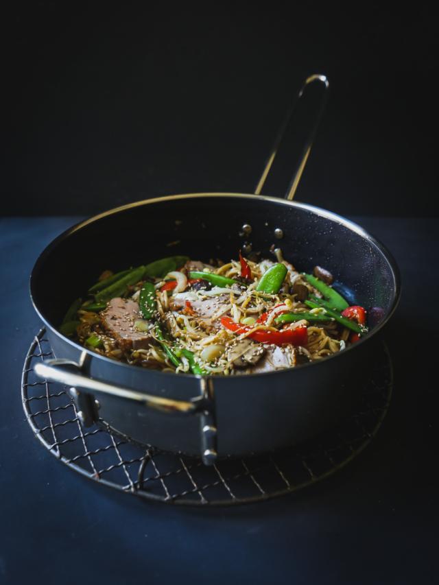 Stir-fry with egg noodles, duck breast and vegetables
